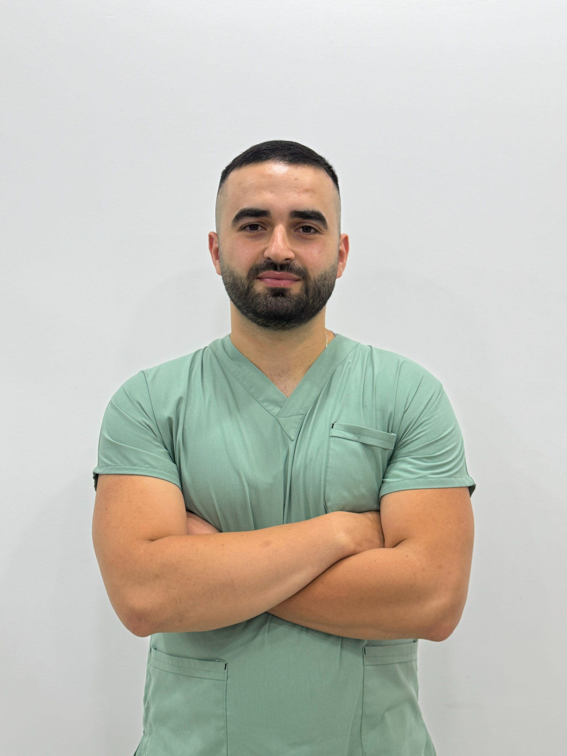 VETERİNER-HEKİM-EMRE-DİKMETAŞ